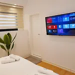 313 Center Отель Тирана