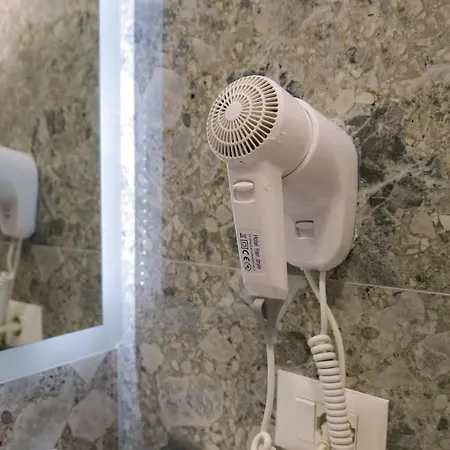 313 Center Тирана