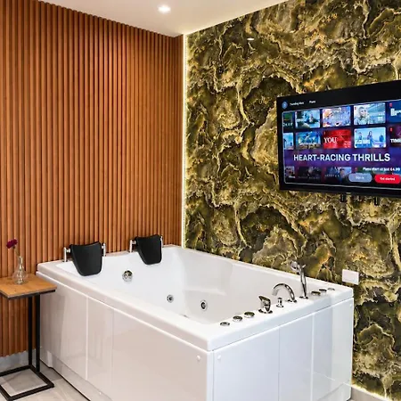 313 Center 4* Tirana